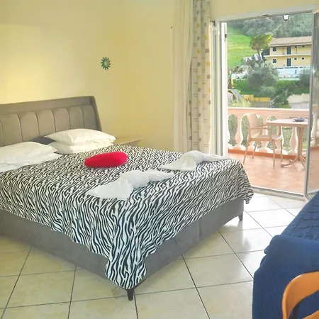 House Letta In A Very Quiet Location - Agios Gordios Apartment